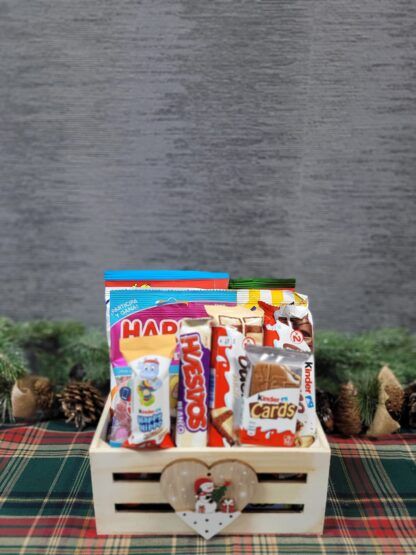 Caja de Surtido Relleno de Snack, Chuches y Chocolates - Imagen 2