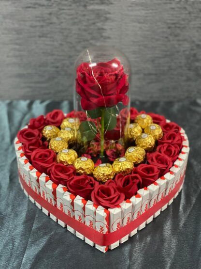 Tarta kínder Forma Corazón con Rosa Infinita